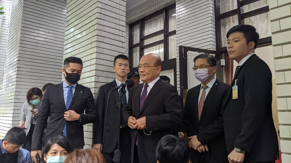 ▲蘇澳漁船遭到日本公務船衝撞，行政院長蘇貞昌（中）受訪時說，若我方有理，政府會協助求償。（圖／記者鄭宏斌攝，2020.09.29）