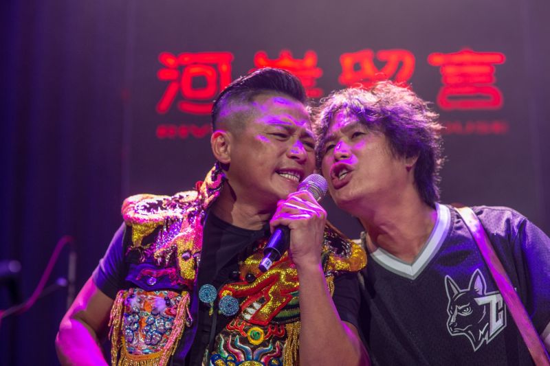 ▲江宏恩（左）開金嗓飆歌，引現場歌迷歡呼。（圖 / 獨一無二娛樂文化提供）