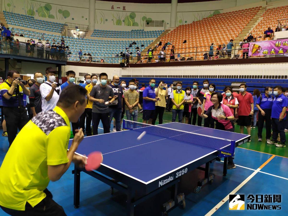 ▲彰化縣長王惠美、彰化縣體育會桌球委員會主委張錦昆展現好身手，為今年度縣長盃公務人員桌球賽揭開序幕。（圖／記者葉靜美攝，2020.09.29）