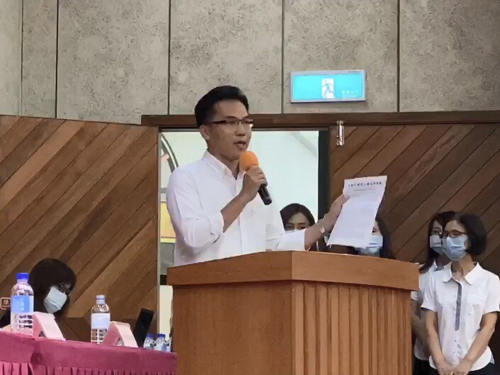 ▲智慧節能路燈計畫去年9月招標，金額高達 17.6 億元，號稱更換後只要有損壞就會自動報修，市議員林智鴻提數據打臉痛批政策倉促上路。(圖／市議員林智鴻提供)