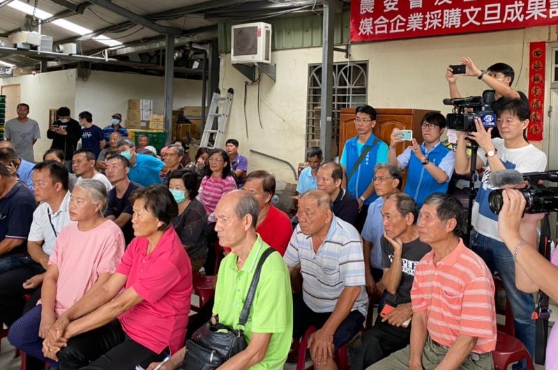 ▲斗六文旦柚班感謝農委會媒介政府、國營企業、公司行號訂購。(圖/記者蘇榮泉攝,2020.09.29)