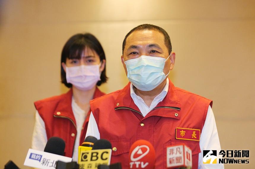 ▲侯友宜喊出，要開發漁港的「夜經濟」，除了到漁港享受美食之外，還可以出海垂釣，從海上看見不一樣的新北市。(圖/記者康子仁攝)