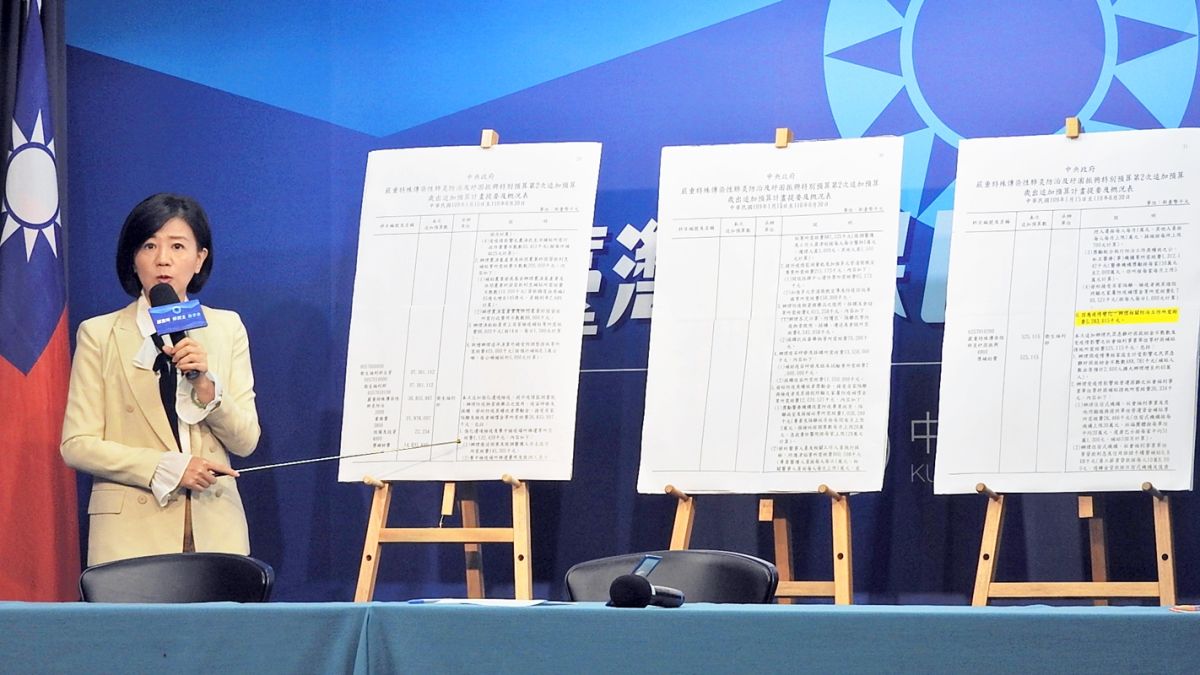 ▲國民黨文傳會主委王育敏、副主委王鴻薇、黃子哲30日譴責蘇貞昌內閣編列52億元的「小金庫」預算。(圖／記者陳弘志攝，2020.09.30)
