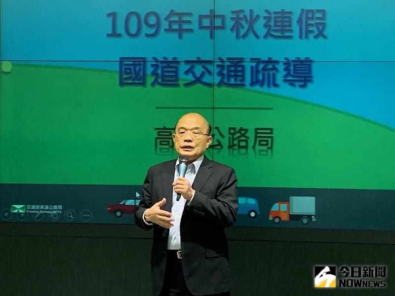▲蘇貞昌特別肯定交通部一直想方設法提出交通疏運的解方，也強調道路有一定容量，車輛一多自然就會塞車。(圖/記者康子仁攝)