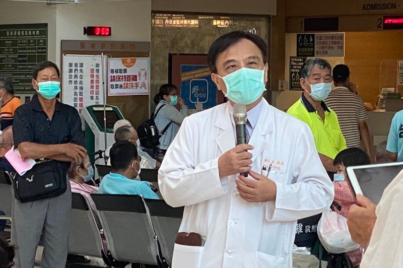▲長庚醫院楊仁宗院長感謝不老樂手盡情展現自我,撫慰更多的病友勇敢走出疾病低潮。(圖/記者陳惲朋翻攝)