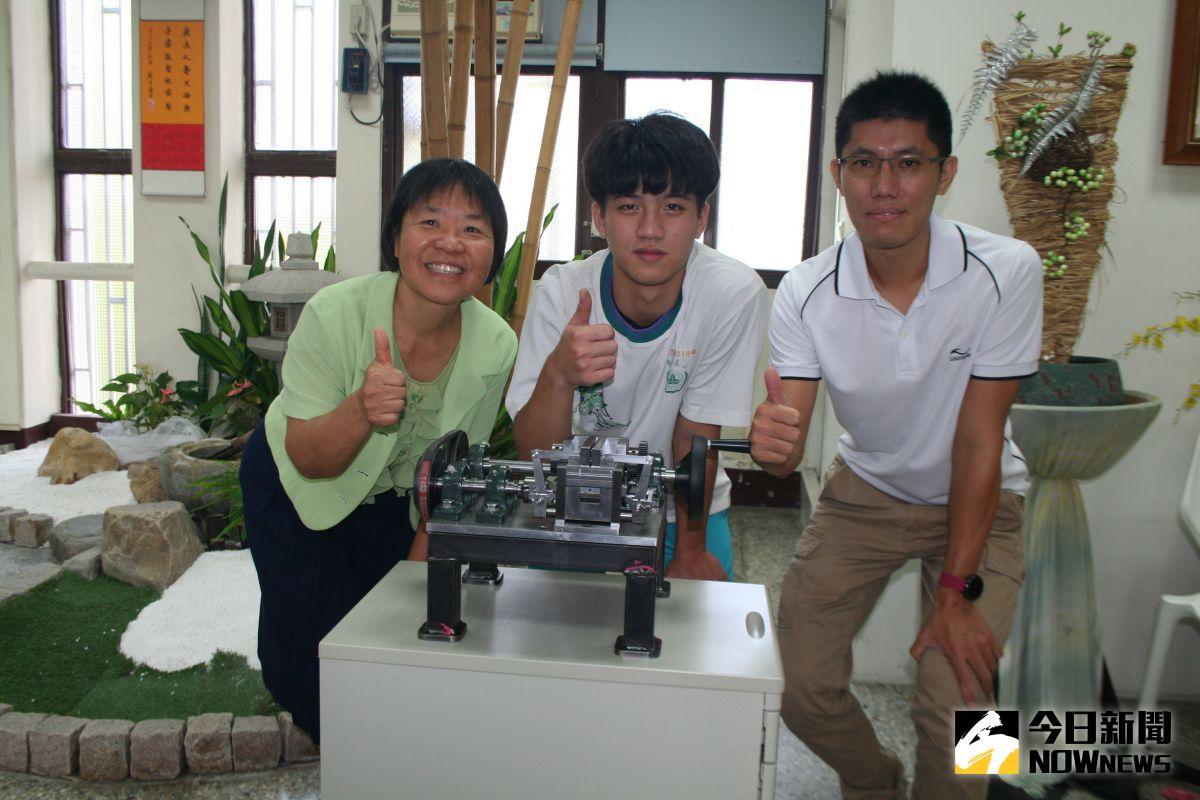 ▲員農工機械科學生張少羿參加全國技能競賽，在大學生與國手等強手競爭下，拿下青年組工業機械修護第4名，張少羿說，明年能再次挑戰並拿下好成績。（圖／記者陳雅芳攝，2020.09.30）