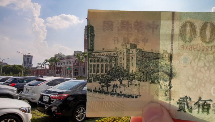 ▲The Reddit user, nicknamed @IB-45 shared another picture of a NT$200 Taiwan bill alongside the Presidential Office Building. (Courtesy of @IB-45 / Reddit)