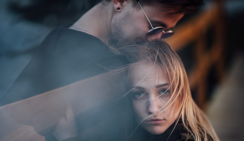  ▲哪六個星座明明知道在一段感情不適合，卻又難以放手呢？（圖／Shutterstock）