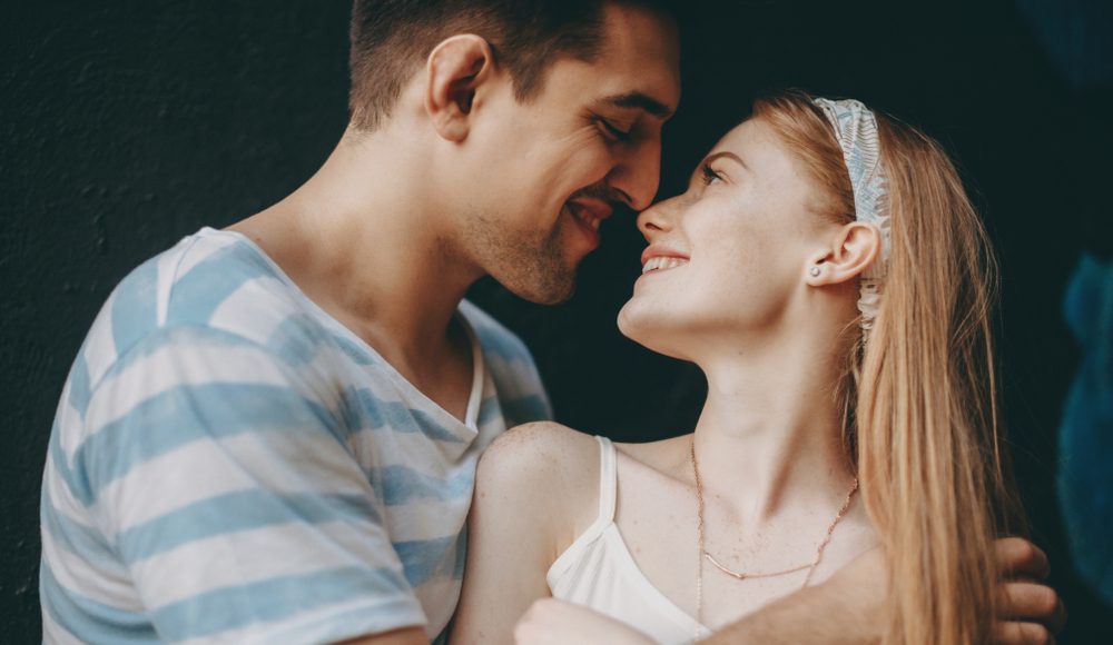  ▲塔羅牌老師艾菲爾公佈了一項「撲克占卜」，一起幫你測到底何時，能「迎來美妙的『愛情邂逅』」。（圖／Shutterstock）