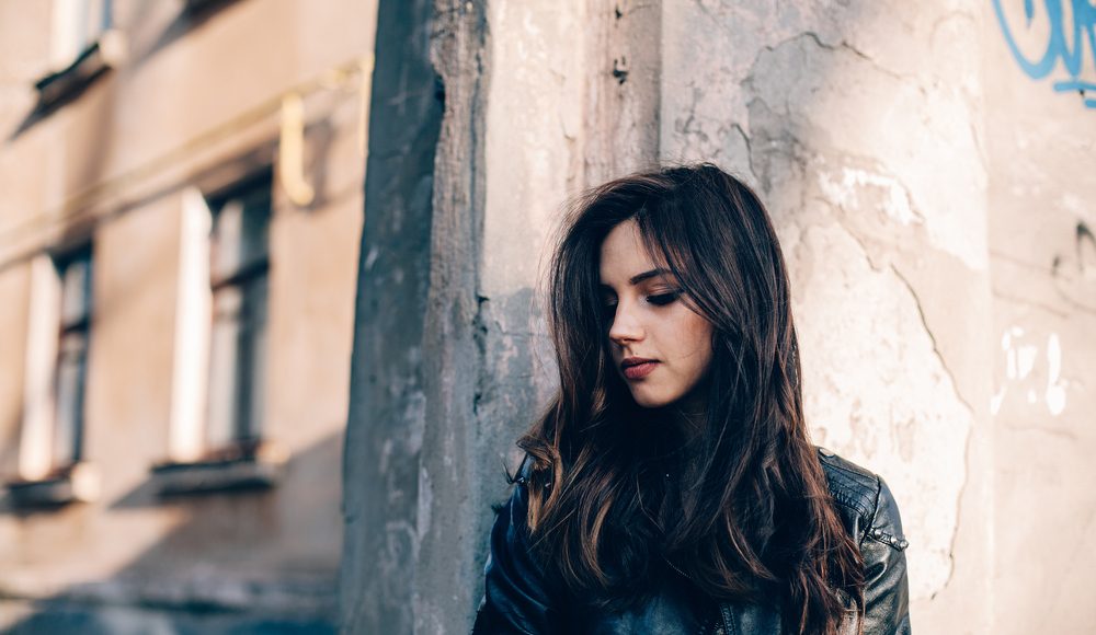  ▲你以為只要付出得夠多，就能有被愛的保證，結果經常在愛裡失去自我。（圖／Shutterstock）