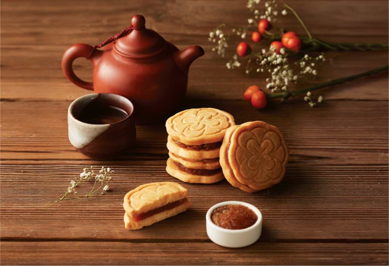 ▲中秋限定的「詩特莉旺月餅乾」以月見草花紋為設計。（圖／Aunt Stella 提供）