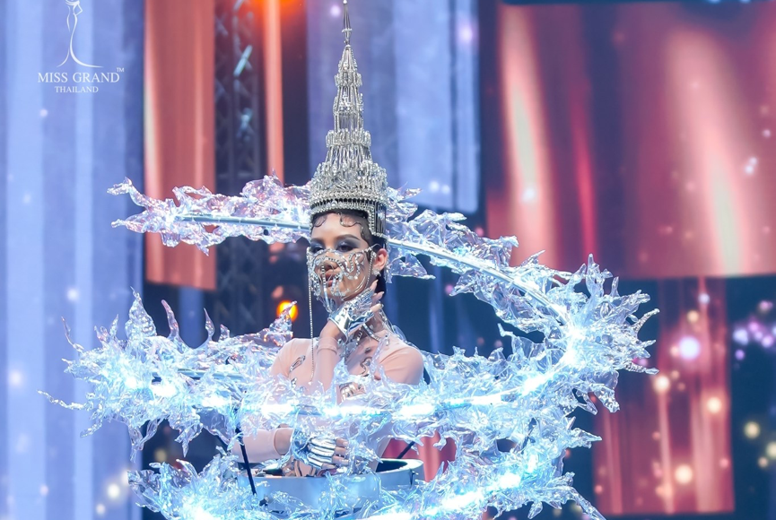 ▲2020泰國萬國小姐民俗服裝。（圖／Miss Grand Thailand臉書）