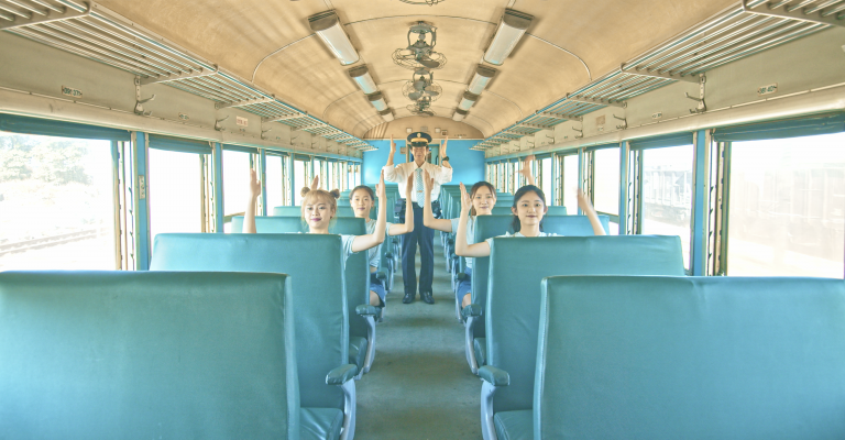 ▲最美火車＿藍皮火車｜Blue commuter train（Courtesy of Pingtung County Government)