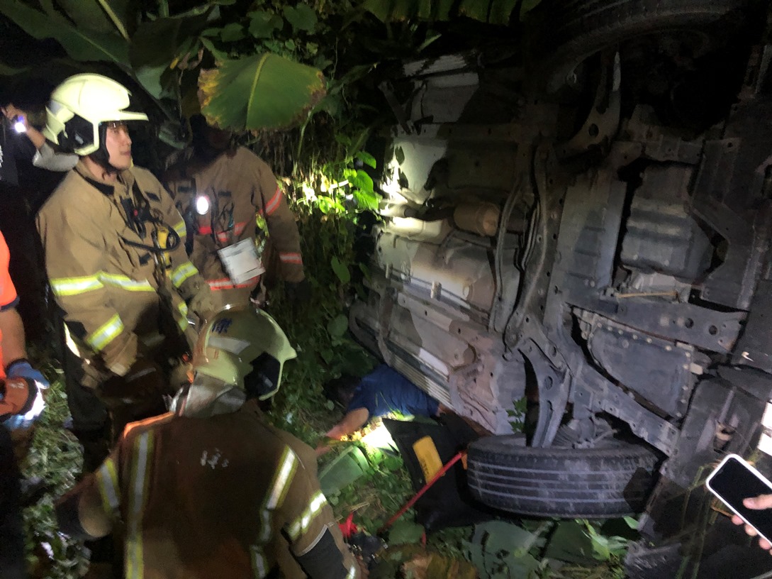 ▲30日晚間，台南六甲發生一起死亡車禍，前兄弟象球星買嘉瑞不幸身亡。（圖／記者陳聖璋翻攝）