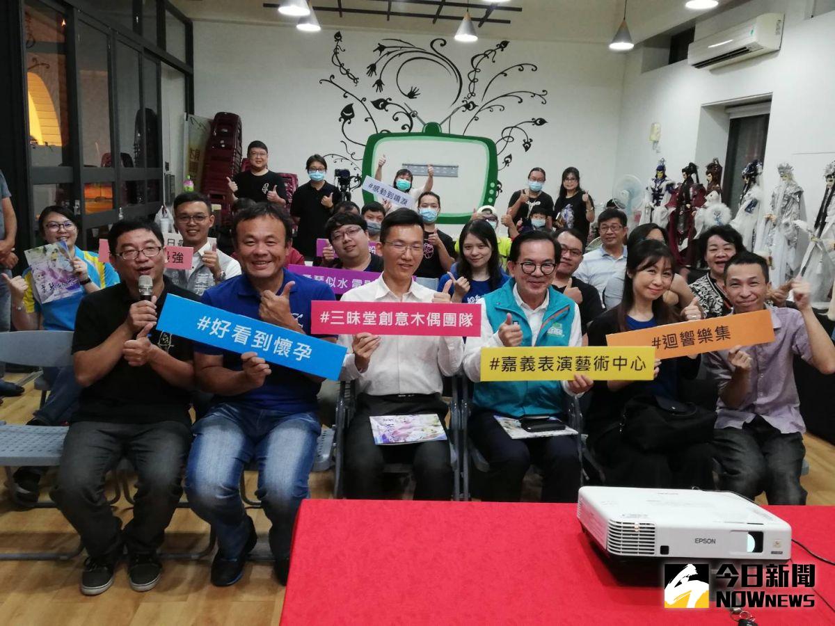 ▲《柔琴似水》精工布袋戲電影首映，縣文觀局長許有仁、三昧堂總監嚴仁鴻、執行導演蘇軒賓、音樂演奏蔡玉真老師等皆蒞臨觀賞。（圖/記者邱嘉琪攝）