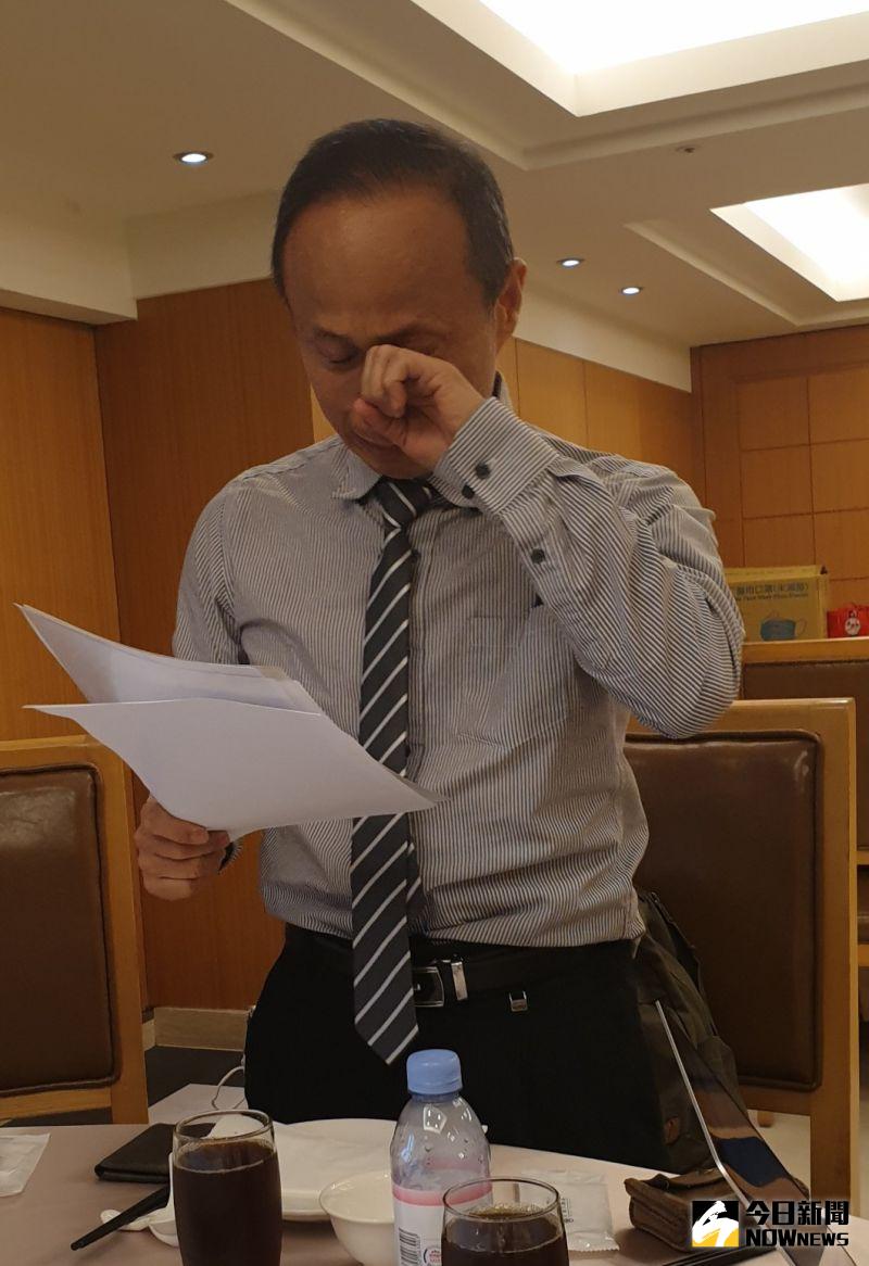 ▲國家隊違法轉包增產口罩,釩泰負責人李國鈺今現身說明,落淚致歉:一定負責。(圖/金武鳳攝,2020.10.1)