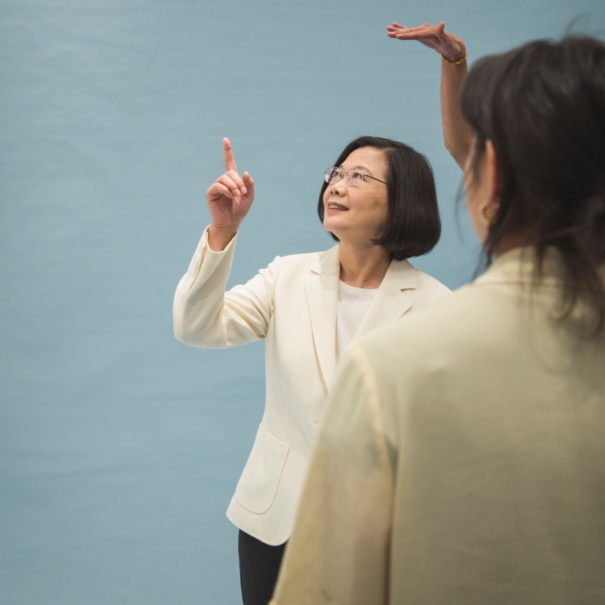 ▲蔡英文30日在官方Instagram上公佈入選時代雜誌年度百大最具影響力人物的側拍照。（圖／翻攝自蔡英文Instagram）