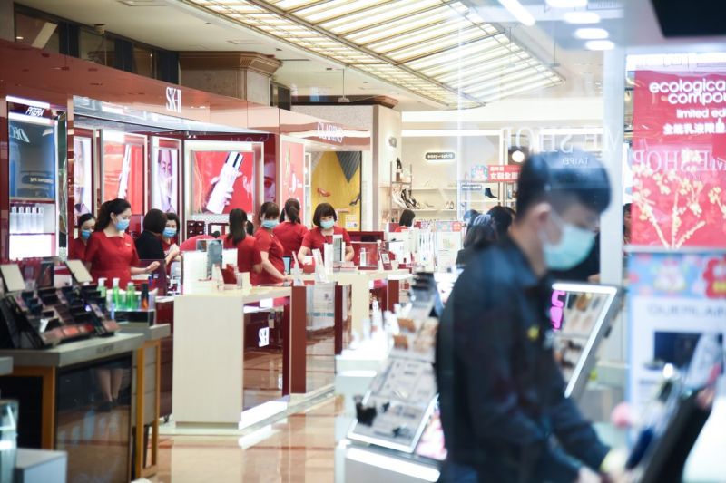 ▲星展銀行指出台灣下半年經濟成長動能將繼續由出口與製造業帶動,民間消費與服務業的復甦相對緩慢,總體經濟可能繼續呈現外熱内冷的局面,民間消費到2022年中,才會完全恢復至疫情前水準。(示意圖/資料照,記者陳明安攝)