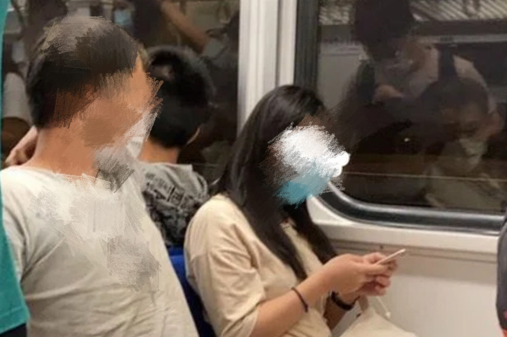 ▲網友分享自己搭火車回家時，遇到一名阿伯疑似在騷擾女學生。（圖／翻攝Dcard）