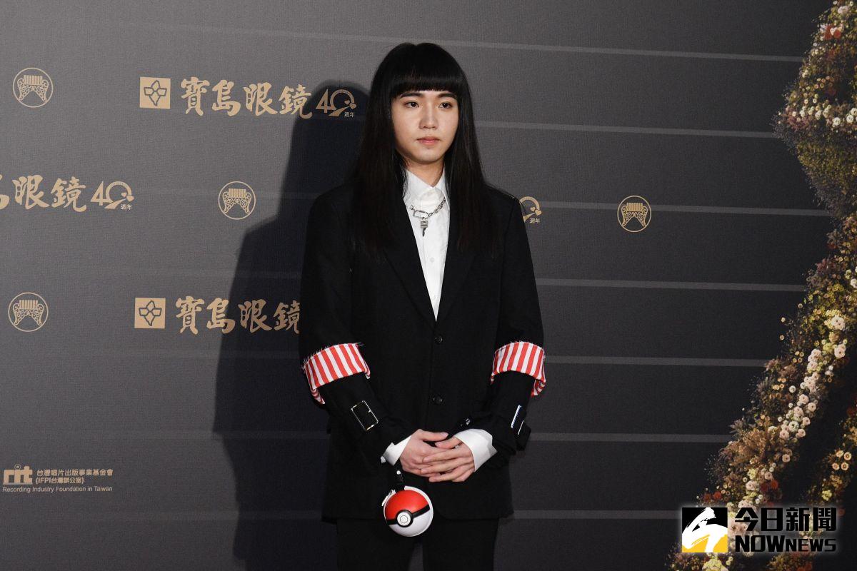 ▲持修長髮飄逸不輸女星。（圖／NOWnews影像中心）