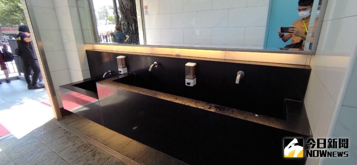 ▲彰化縣列管公廁共1,508座，環保局建立公廁評鑑分級制度，「環境即時通」APP，讓民眾一指找到方便之所在,讓如廁不再擔心皺眉頭。（圖／記者陳雅芳攝，2020.10.03）