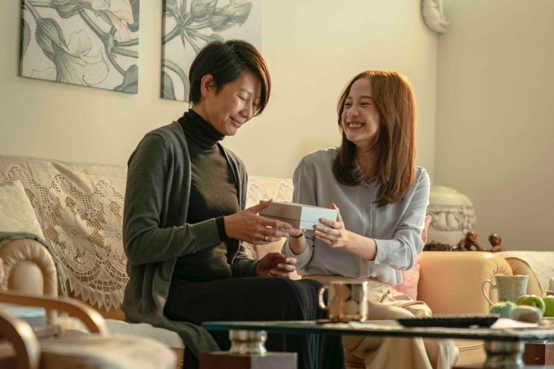 ▲簡嫚書(右)與丁寧飾演母女。(圖