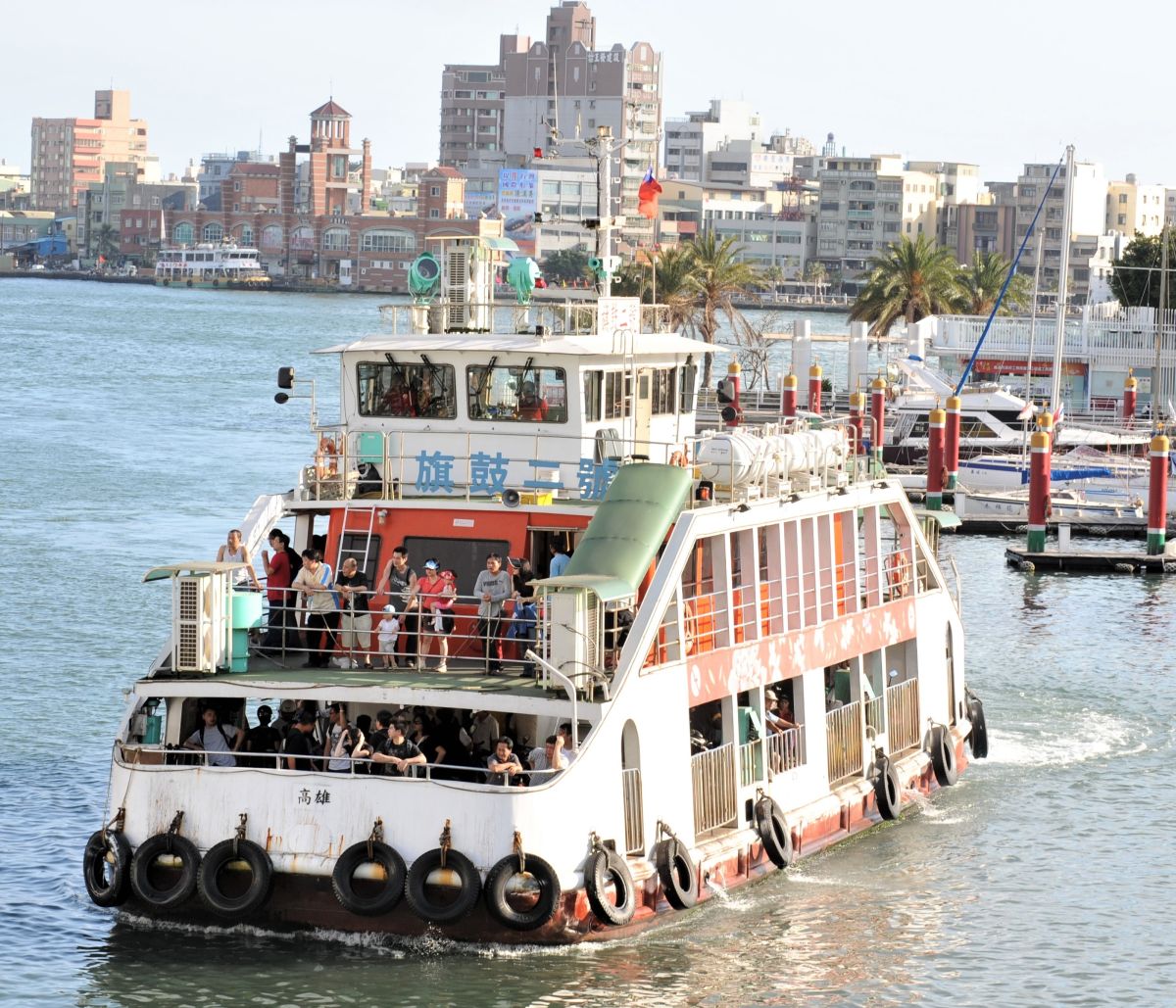 ▲中秋連假太夯了！高雄旗津鼓山航線湧入大量遊客。(圖／記者黃守作攝，2020.10.04)