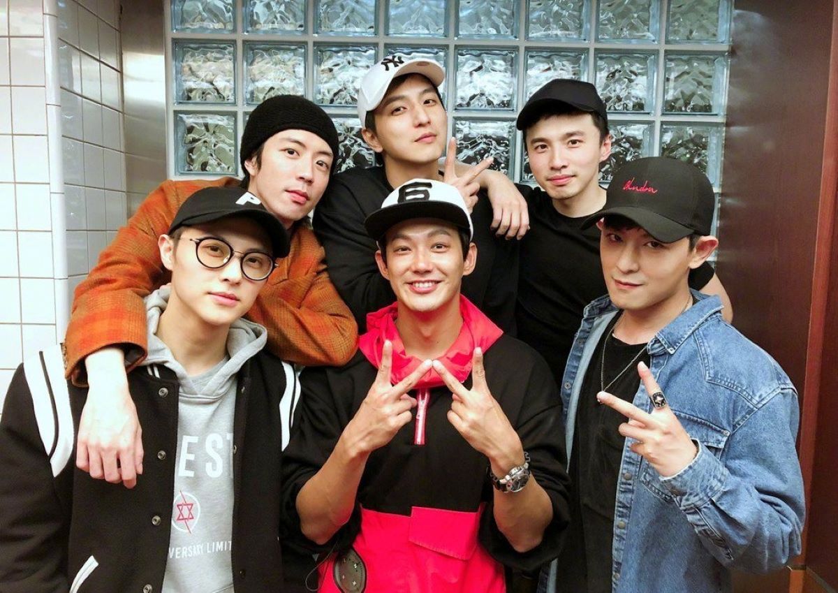 ▲男團棒棒堂（Lollipop）是不少7、８年級生的回憶，不過就有網友好奇「6成員誰過得最好？」而引起討論。（圖／翻攝敖犬臉書）