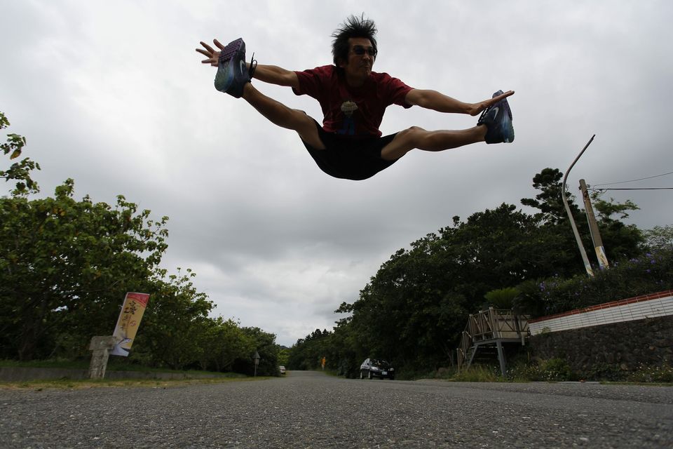 ▲魏導不僅要拍《臺灣三部曲》，也想要留住頭髮。（圖／果子電影X米倉影業臉書）