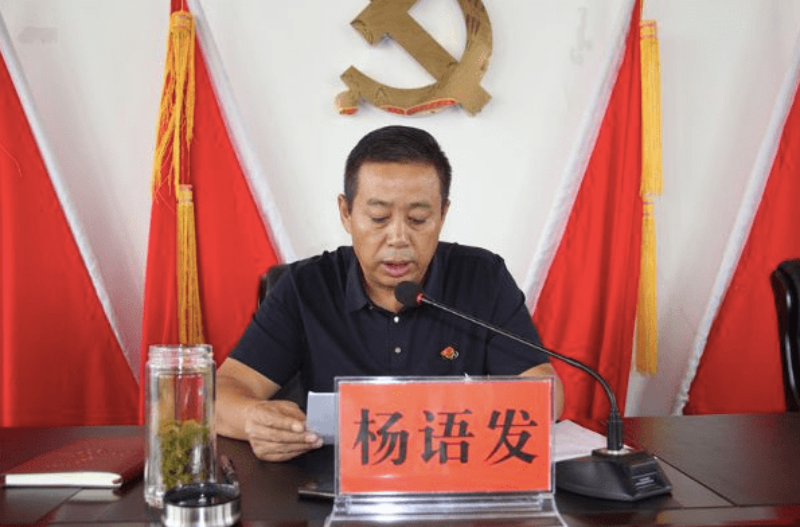 ▲雲南鳳慶縣科級前局長楊語發，因涉嫌就兒子考上大學、收受鉅額禮金一事，遭中國中央紀委國家監委查辦。（圖／翻攝自新京報）