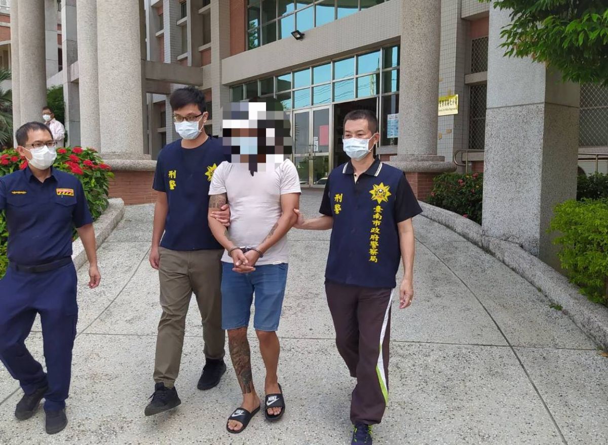 ▲因口角衝突，吳嫌持槍槍殺學弟張男，4日深夜，吳嫌遭羈押。（圖／記者陳聖璋翻攝）