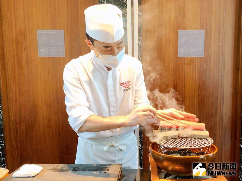 ▲「炭火直燒」的創新做法取代噴槍炙燒,直接賦予食材原始獨特的炭火香氣。(圖/記者陳美嘉攝,2020.10.05)