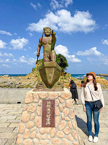 ▲社寮島便改名為和平島，也於2011年設立「琉球漁民慰靈碑」。（圖／歡迎光臨，東宅 Vida Cómoda）