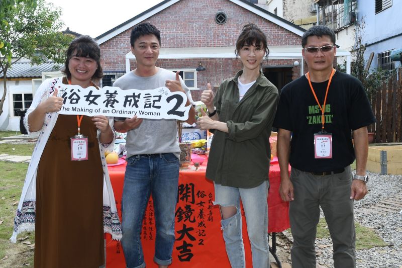 ▲導演嚴藝文(左)、陳長綸(右)執導樂《俗女2》。(圖