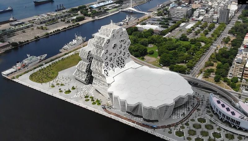 ▲「海洋文化及流行音樂中心」,獲文化部與行政院支持,增加經費15.06億元,預算總經費才調整至69.56億元。(圖/高市文化局提供)