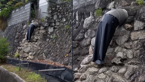 ▲怎麼會有大叔卡在水管裡？網友看到這個畫面受驚嚇後趕緊拍下這張照片。（圖／翻攝自推特@nikai45）