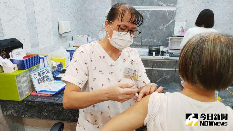 影／公費流感疫苗開打　疫情影響詢問度比去年熱烈
