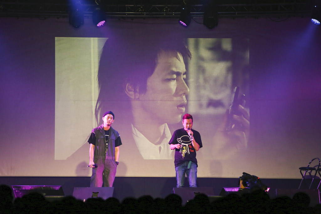 ▲綠茶（右）和Junior緬懷昔日戰友小鬼。（圖／滾石唱片提供）