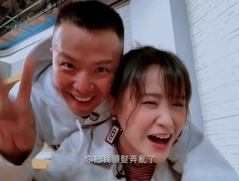 ▲▼海芬與小鬼感情深厚。(圖/黃鴻升YouTube)
