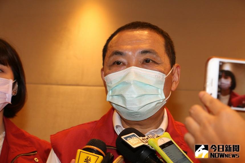 ▲侯友宜表示，中華民國最重要的是自立自強，除了靠自己之外，也要聯合支持我們的力量，一起保衛中華民國。(圖/記者康子仁攝)