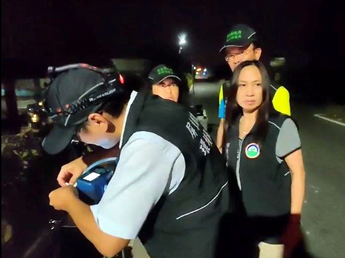 ▲針對工廠污染管制，透過設於縣內主要工業區之微型空氣品質感測器，將持續監控異常高值好發污染區域及時段，若發現工廠有不當污染排放情形將進行嚴厲處置。（圖／屏東縣政府提供, 2020.10.07）