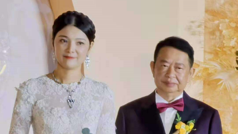 ▲福建廈門日前的一場婚禮，63歲的紫金礦業董事長陳景河與38歲的錢冰結婚，引發熱議。（圖／翻攝自微博）