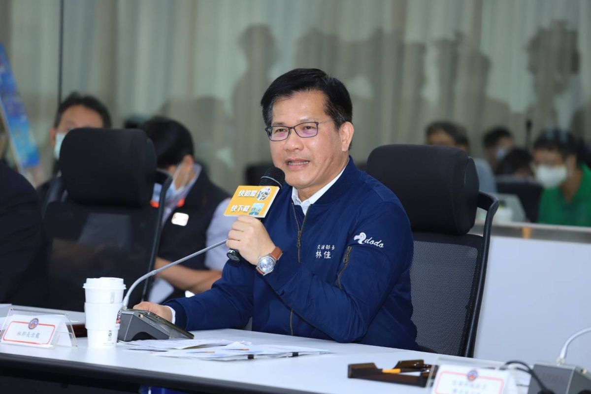 ▲關於立榮飛東沙包機被香港要求折返，交通部長林佳龍說，已經提醒香港飛航區管中心要依據國際民航組織的規定。（圖／交通部提供）