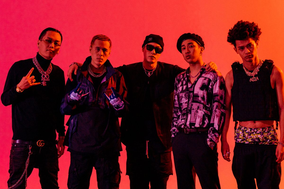 ▲周湯豪（中）推出全新單曲《HAHA》。（圖／環球音樂提供）