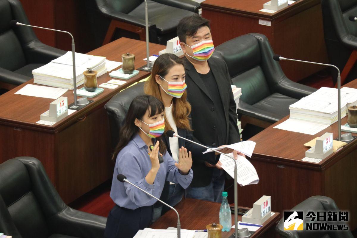 ▲議員簡煥宗、高閔琳與黃捷聯合質詢，希望推動高雄的彩虹地景。（圖／記者鄭婷襄攝）