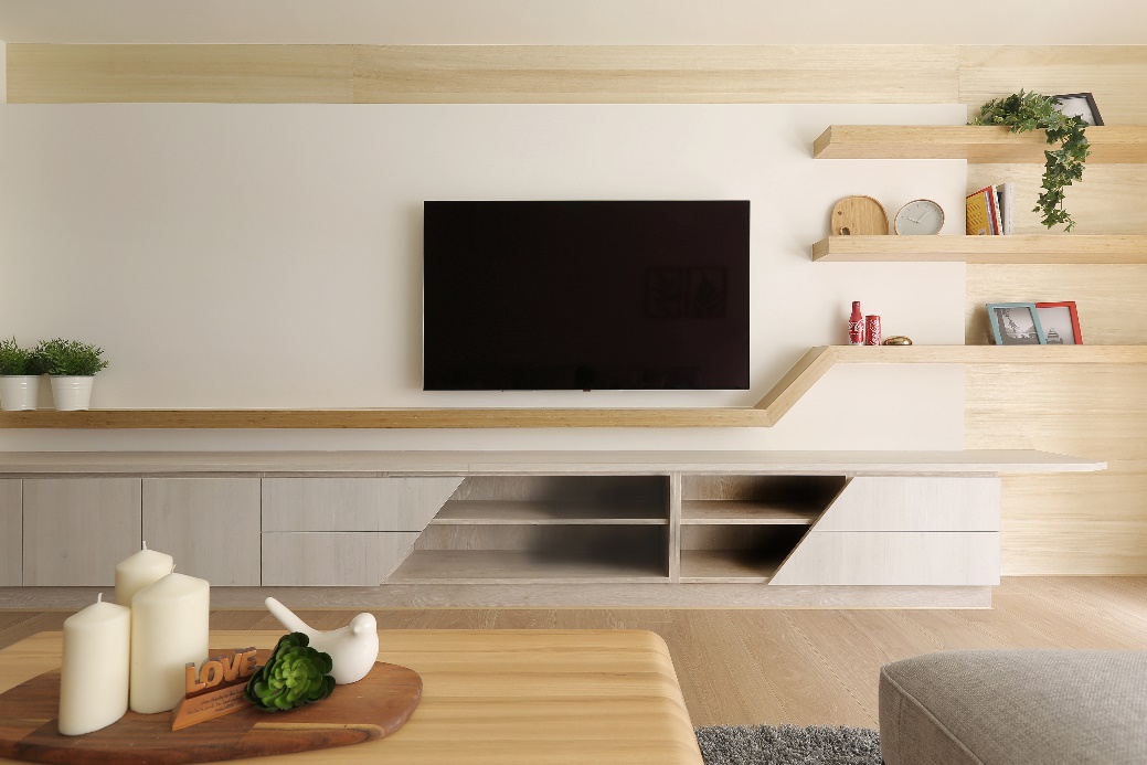 ▲電視櫃是客廳重要收納處，依自身習慣可做不同選擇。(圖／至文公司)