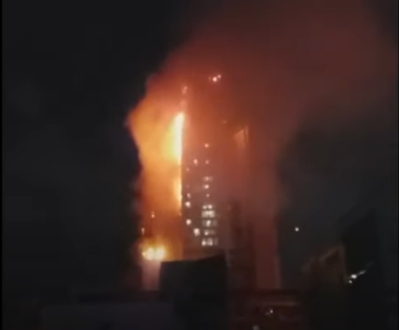 南韓33層大樓深夜驚傳祝融！整棟陷火海遠觀如「火炬」

