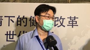 ▲醫師蘇一峰在臉書發文，針對台南殺警案，他痛心表示「開槍上法院，不開槍去醫院」。（圖／記者劉雅文拍攝）