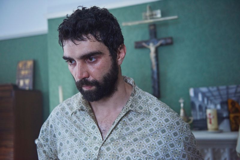 ▲片中男房客住進噩夢般的詭異小屋。（圖／車庫）