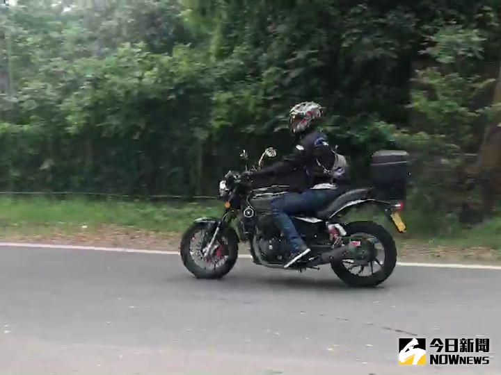 ▲許多開車族、騎車族行經該處都刻意放慢車速，以免排氣管發出的過大聲浪被鎖定。（圖／記者陳雅芳攝）